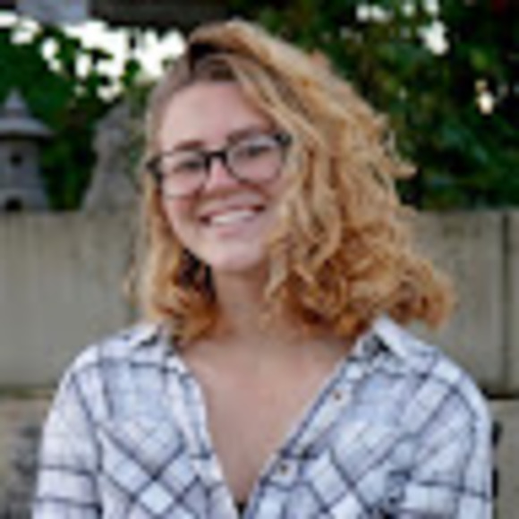 Meet your Posher, Nicole - Picture 1 of 1